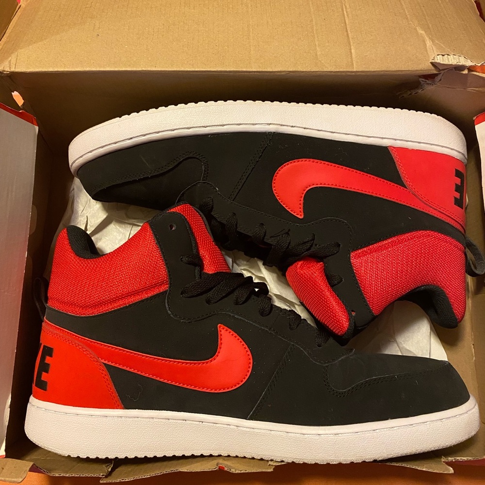 Nike court, excellent condition Men’s size 13